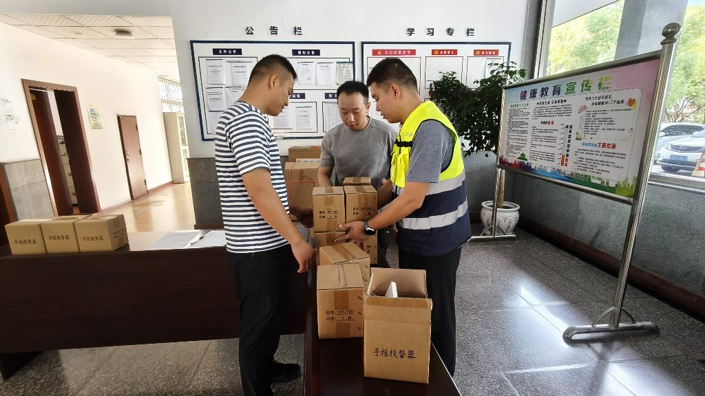 群防群治·百日攻坚｜万州配发365台手摇报警器 筑牢汛期预警“最后一道防线”